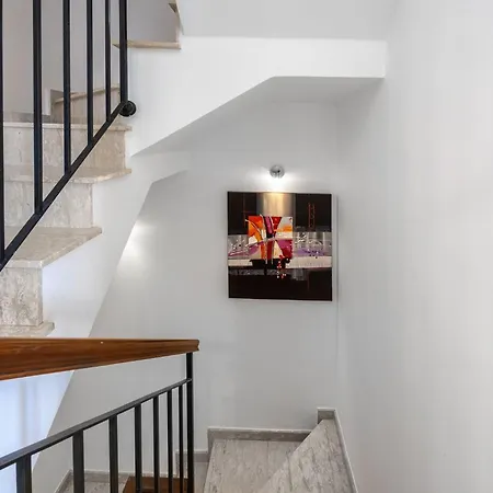 J1 House Adjacent To Aphrodite Hills - Sea View 코우클리아